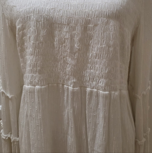 American Eagle Elegant Cream Peplum Bottom Women's Top - Picture 3 of 14